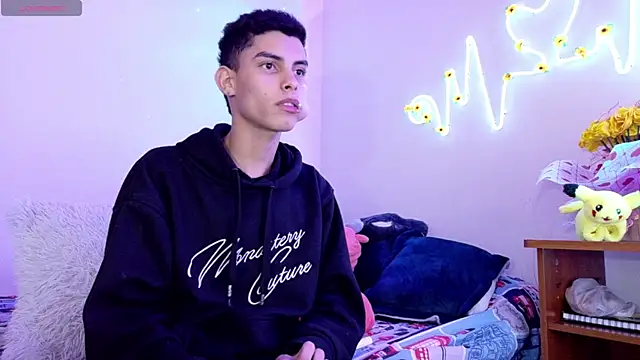 Philips_Jhon Live XXX Chat