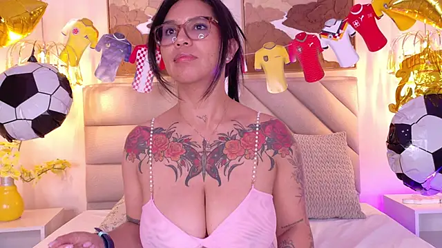 Sharlot18's Live XXX Chat
