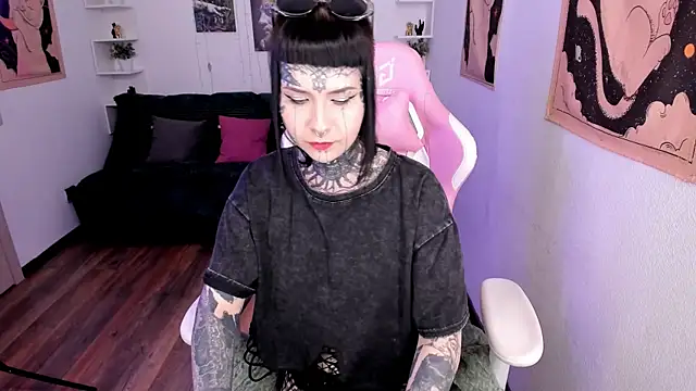 XXX chat uživo modela Bloood__Mary