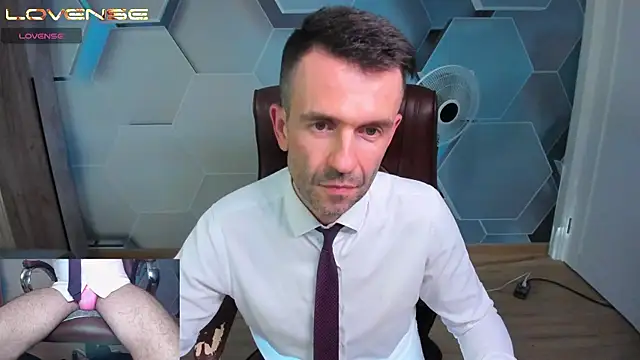SteveTiger élő XXX-chatje