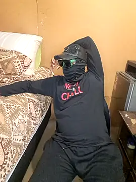 BlackMaskedBear Adlı Modelin Canlı XXX Sohbeti