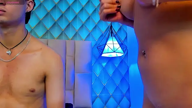XXX chat uživo modela Sofia-Ethan