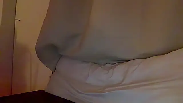 XXX chat uživo modela HoleBreeder
