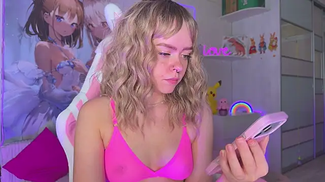 XXX chat uživo modela CheekySashaCharm