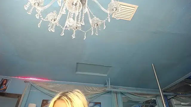 XXX chat uživo modela ADRIANNA_FOX