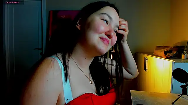 צ'אט XXX בשידור חי של CamilaMartiez