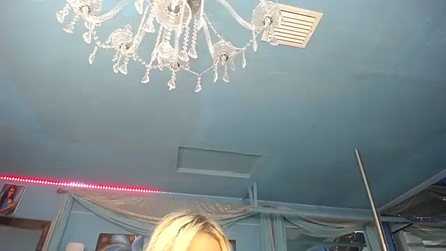 XXX chat uživo modela ADRIANNA_FOX