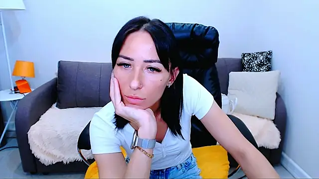 XXX chat uživo modela BURNING-BRUNETKA