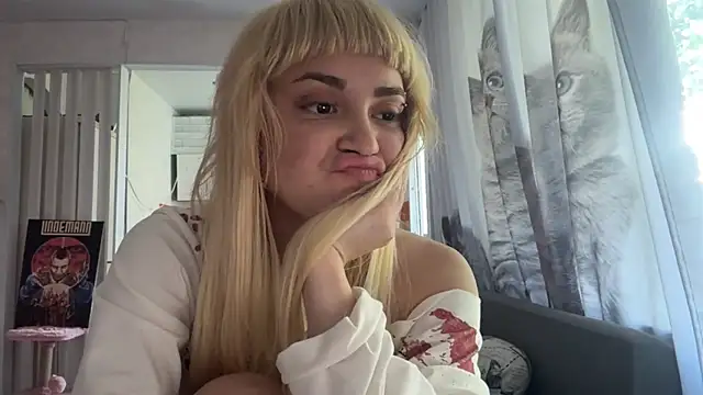 XXX chat uživo modela FreedaDeloach