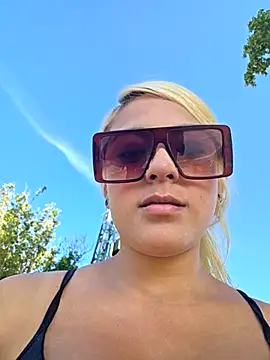 SilvyDiamond élő XXX-chatje