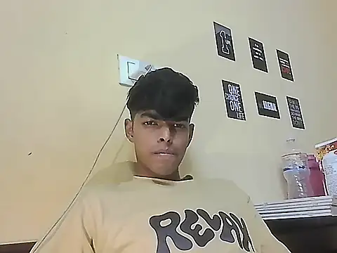 monster_33 – webcam-show