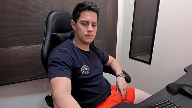 Chat +18 de KendricTorres ao vivo