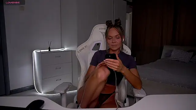 eVvushka Adlı Modelin Canlı XXX Sohbeti