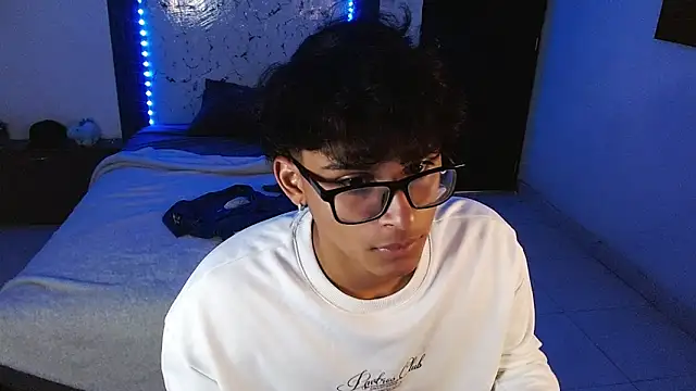 Онлайн чат XXX Mr_yisuzz