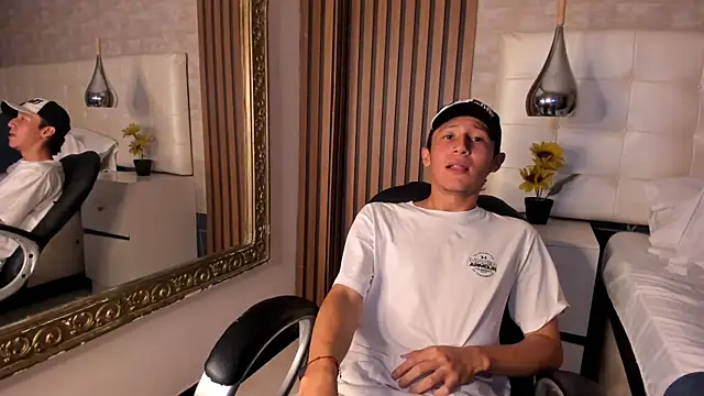 XXX chat uživo modela LeoRydeer