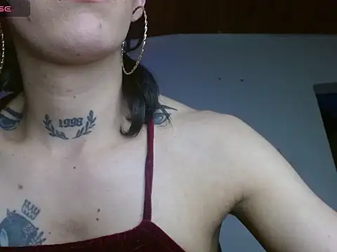 Scarlett_crastrawberry's Live XXX Chat