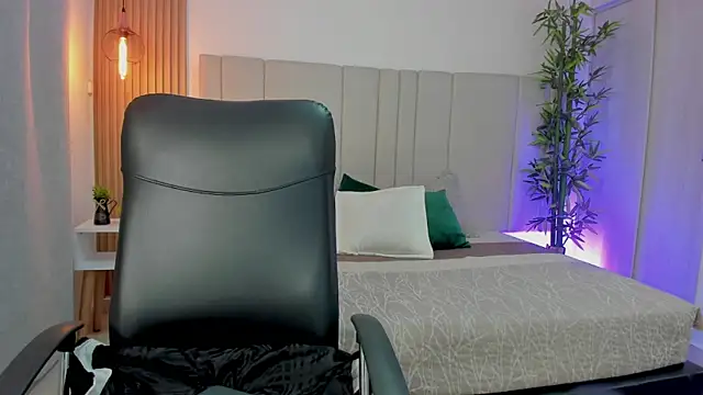 Chat +18 de Victoria_Rosee ao vivo