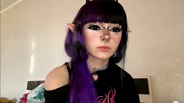 HolyCute's Live XXX Chat