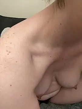 CreamedKitten live XXX chat