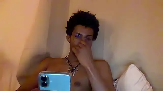 HoleBreeder Chat XXX live