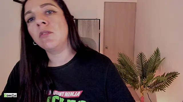 Chat +18 de urcute_kitten ao vivo