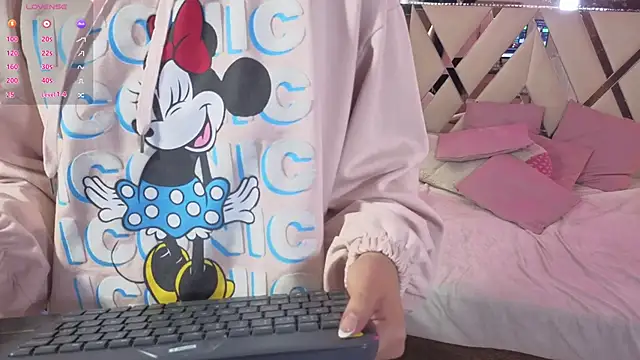 XXX chat uživo modela MILAH_TAY