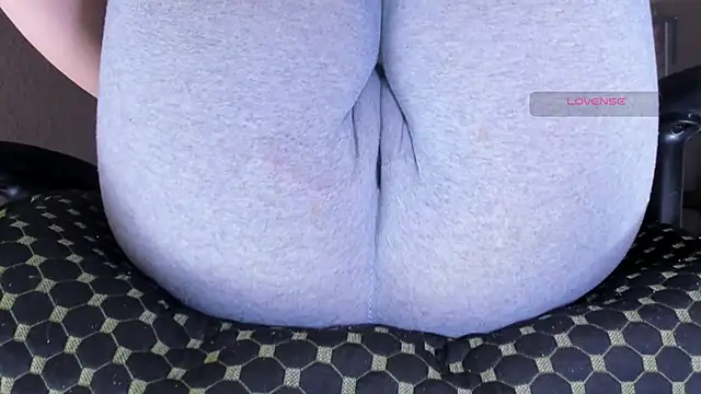 Cameltoe_squirt_inPants' Live XXX Chat