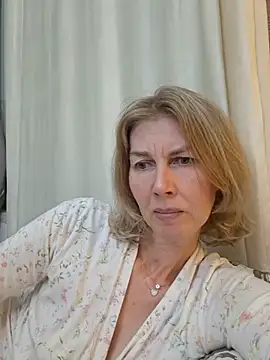 צ'אט XXX בשידור חי של stellahere8