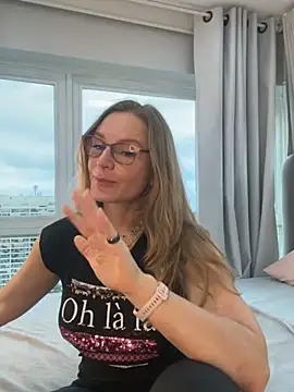 XXX chat uživo modela Milf_Tea