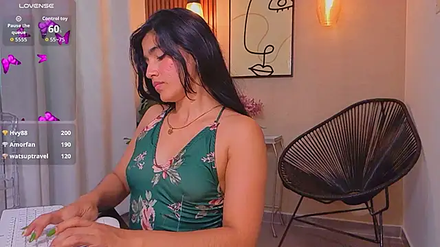 Chat +18 de Lia_Mar_ ao vivo