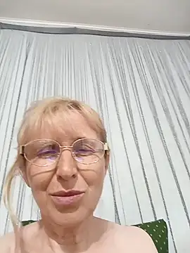 XXX chat uživo modela TrinaAdair