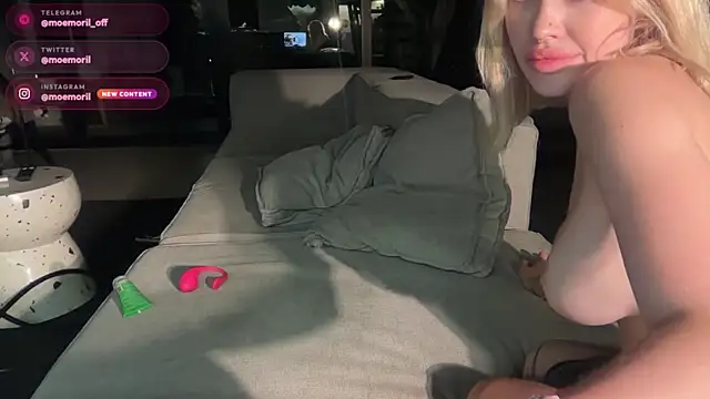 XXX chat uživo modela Golden_Aline