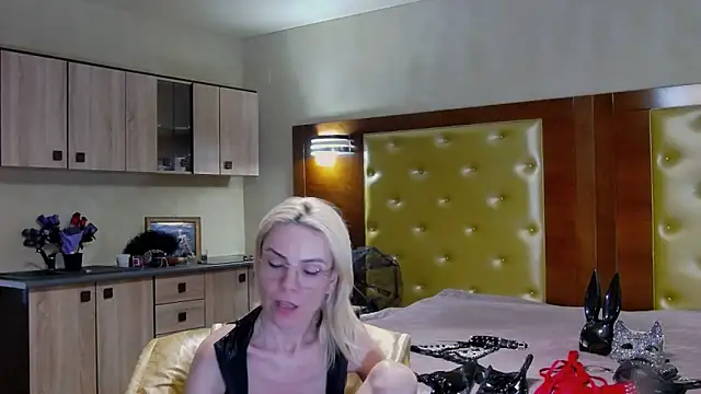 DomCaprisse live XXX chat