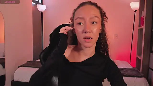 ChloeMoreti's Live XXX Chat