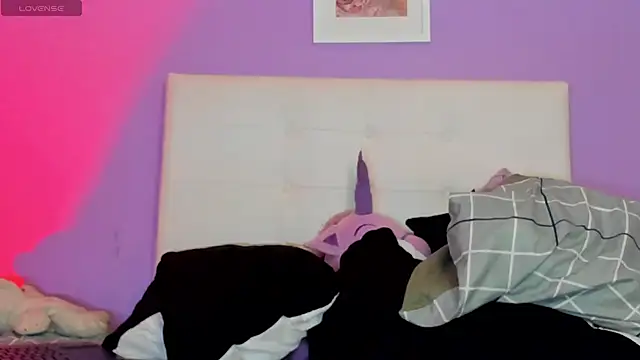 Charlotte11-11's Live XXX Chat