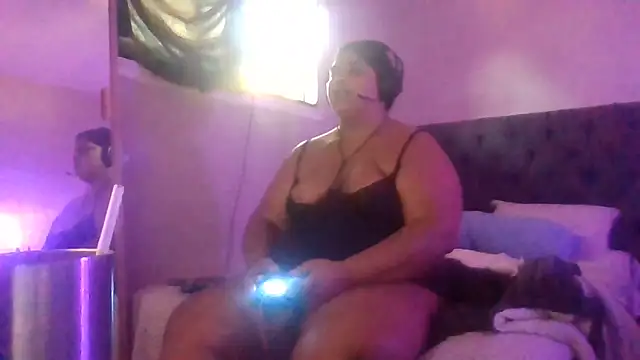 1n0nlythroat's Live XXX Chat