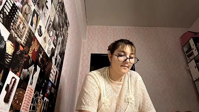 XXX chat uživo modela JanineThielman