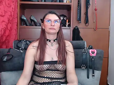 sachaclinford Adlı Modelin Canlı XXX Sohbeti