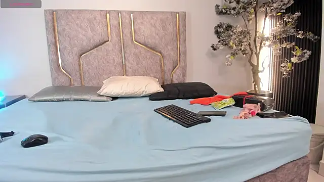 miaakittyy Adlı Modelin Canlı XXX Sohbeti