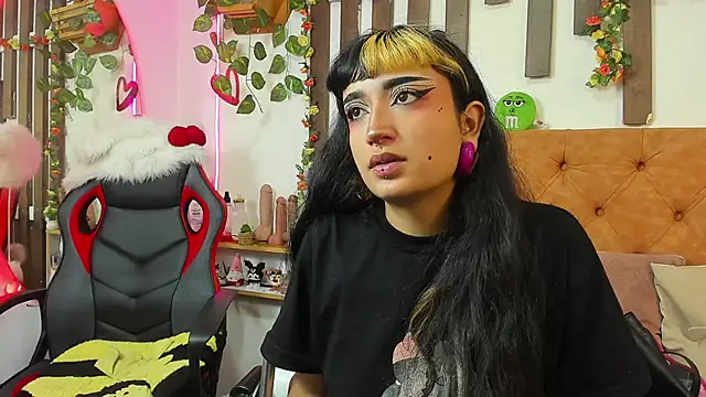 MeowMota_ Chat XXX in diretta