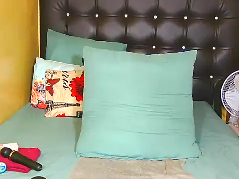 White_Ferrari's Live XXX Chat