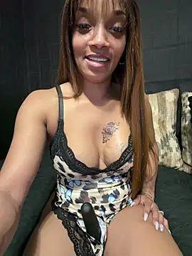 Rakiyahcharms' Live XXX Chat