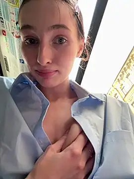 -missbehaving-'s Live XXX Chat