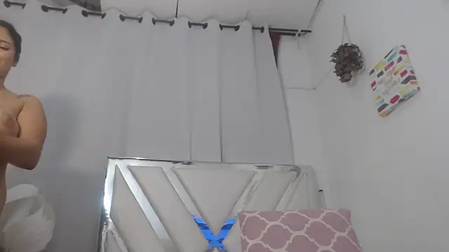 XXX chat uživo modela AlannaHarper