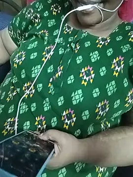 XXX chat uživo modela deepika-mallus