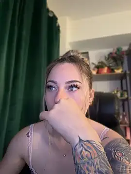 Rania_Stitch Chat XXX in diretta