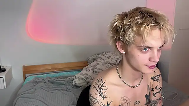 mia_side élő XXX-chatje