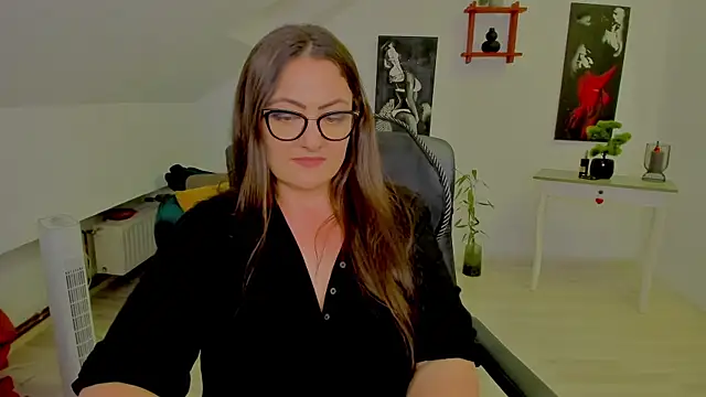 MistressDarrah Adlı Modelin Canlı XXX Sohbeti