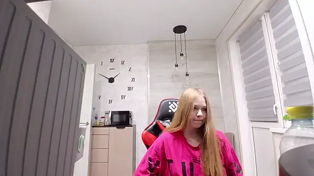 XXX chat uživo modela KarinaBestie