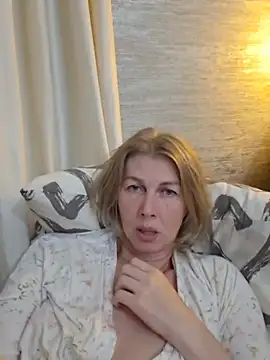 stellahere8 XXX чат на живо
